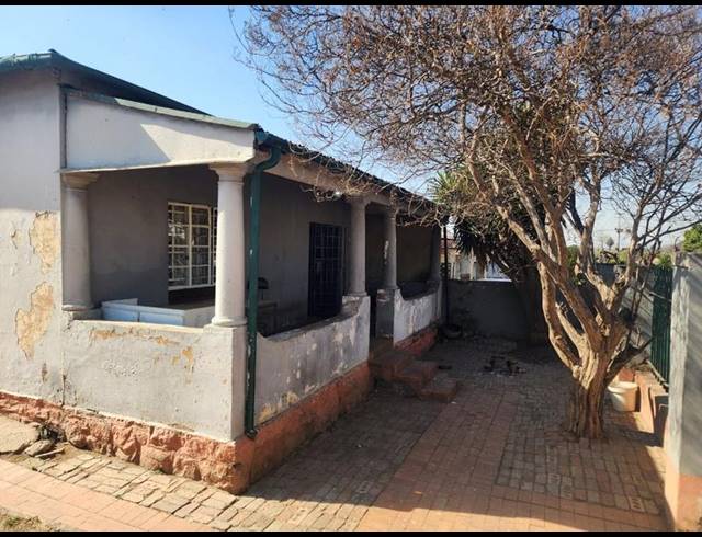 3 BEDROOM HOUSE FOR SALE IN BEZUIDENHOUT VALLEY
